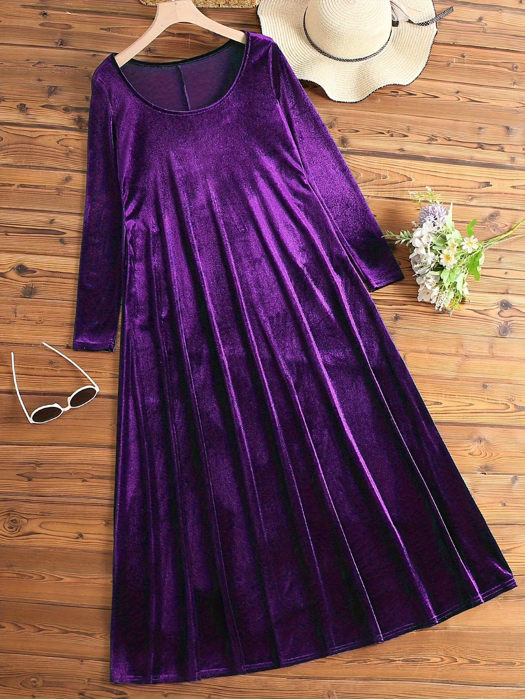 Elegant Velvet Maxi Dress for Women with Scoop Neck Long Sleeve Flowing Caftan Style